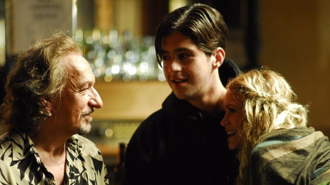 Ben Kingsley, Josh Peck og Mary-Kate Olsen i 'The Wackness'. (Foto: Foto/Copyright: SF Norge AS) Ben Kingsley, Josh Peck og Mary-Kate Olsen i 'The Wackness'. (Foto: Foto/Copyright: SF Norge AS)