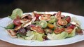 Tomatsalat med stekt halloumi