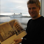 Sverre Gunnar Haga, informasjonssjef ved Den norske opera (Foto: Karen Riekeles Frivik/NRK) Sverre Gunnar Haga, informasjonssjef ved Den norske opera (Foto: Karen Riekeles Frivik/NRK)