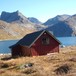 Hytta med Hornindalsrokken til høyre