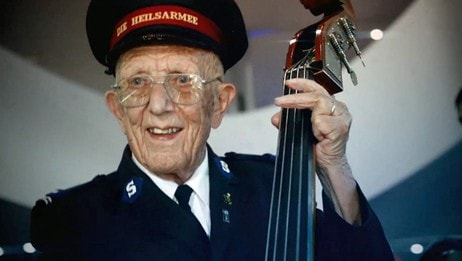 Emil Ramsauer fra gruppen Heimsarmee (Skjermdump: Youtube) Emil Ramsauer fra gruppen Heimsarmee (Skjermdump: Youtube)