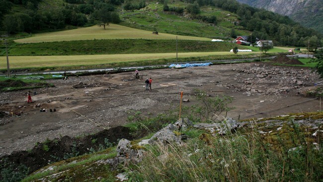 Utgraving Nordre Bjørkum i Lærdal (Foto: Ole Ramshus Sælthun/NRK) Utgraving Nordre Bjørkum i Lærdal (Foto: Ole Ramshus Sælthun/NRK)