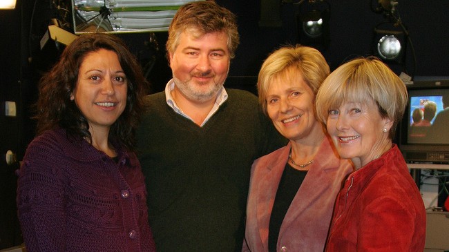 Yasmin Syed, Bjørn Johann Rief, Ragnhild Sælthun Fjørtoft og Britt Holm. (Foto: Marit Holmquist Fenne/NRK) Yasmin Syed, Bjørn Johann Rief, Ragnhild Sælthun Fjørtoft og Britt Holm. (Foto: Marit Holmquist Fenne/NRK)