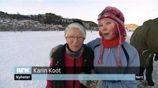 Mor og datter Koot liker seg på Mjøsisen. (Foto: Geir Bernhard Randby/NRK) Mor og datter Koot liker seg på Mjøsisen. (Foto: Geir Bernhard Randby/NRK)