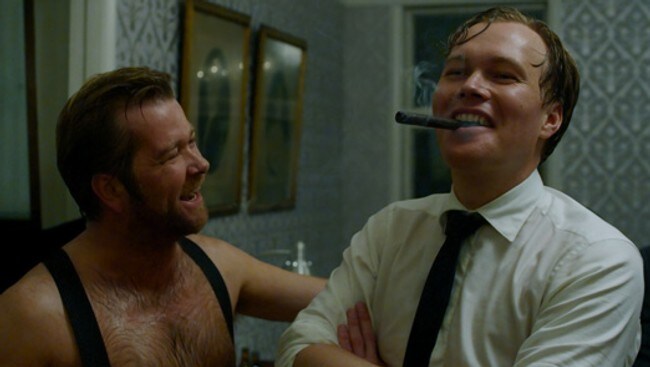 Christian Rubeck (høyre) som Jonny Kristiansen og Fridtjov Såheim som Fredrik Sagen i Rottenetter (Foto: Trond Tønder, Foto/Copyright: Paradox/Nordisk Film) Christian Rubeck (høyre) som Jonny Kristiansen og Fridtjov Såheim som Fredrik Sagen i Rottenetter (Foto: Trond Tønder, Foto/Copyright: Paradox/Nordisk Film)