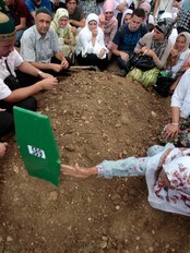 Grav i Srebrenica (Foto: DADO RUVIC/Reuters) Grav i Srebrenica (Foto: DADO RUVIC/Reuters)