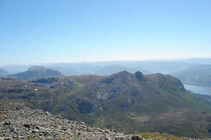 Utsikt mot Bakkestølen, Bakkefjellet, Blåfjellet, Blåfjellsota og HeilebergetGSkaar