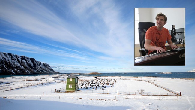 Stian Fjelldal skriver ny låt om dette bildet (Foto: Montasje NRK/Klaus Skrudland/privat) Stian Fjelldal skriver ny låt om dette bildet (Foto: Montasje NRK/Klaus Skrudland/privat)