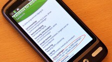 Facebook med tilgang til SMS (Foto: Helge Carlsen/NRK) Facebook med tilgang til SMS (Foto: Helge Carlsen/NRK)