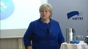 Blå veisatsing - Mange synes at politikerne ikke satser nok på vegbygging og vedlikehold av veier. Her møter du en yrkessjåfør som merker den dårlige veistandarden hver dag. 

Høsten 2013 er det stortingsvalg, og de forskjellige partiene er i full gang med å presentere sine egne løsninger for trafikk- og samferdsel, dersom akkurat de blir valgt til å danne regjering. Høyre går inn for en samarbeidsordning mellom offentlig og privat sektor (OPS) som du kan studere i dette innslaget. 

Også den rødgrønne regjeringa med Jens Stoltenberg i spissen har våren 2013 lagt fram en satsingsplan for veisektoren og for tog og bane.
