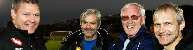 Tony Knapp, her sammen med Mons Ivar Mjelde, Teitur Thordarson og Hallvar Thoresen. (Foto: Bendiksby, Terje/SCANPIX)