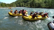 Rafting-guider på treningstur i Sjoa (Foto: Stein Schinstad/NRK) Rafting-guider på treningstur i Sjoa (Foto: Stein Schinstad/NRK)