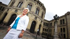 Siv Jensen foran Stortinget (Foto: Larsen, Håkon Mosvold/SCANPIX) Siv Jensen foran Stortinget (Foto: Larsen, Håkon Mosvold/SCANPIX)