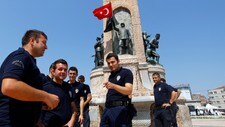 Tyrkisk politi på Taksim-plassen (Foto: MARKO DJURICA/Reuters) Tyrkisk politi på Taksim-plassen (Foto: MARKO DJURICA/Reuters)
