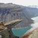 Luftige Trolltunga over Ringedalsvatnet med Tyssedalsfjellene i bakgrunnen.