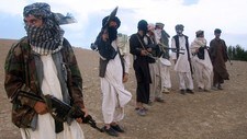 Taliban-krigere på en åsside ved Maydan Shahr i Wardak-provinsen vest for Kabul i 2008 (Foto: STR/Afp) Taliban-krigere på en åsside ved Maydan Shahr i Wardak-provinsen vest for Kabul i 2008 (Foto: STR/Afp)