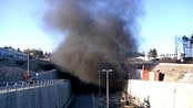 Brannøvelse i tunnel - For en drøy halvtime siden begynte en brannøvelse i den nye Vågsbygdtunellen i Kristiansand. Redningsetatene skal brenne to bilvrak for å sjekke at ventilasjonssystemet i tunellen fungerer. Røyken som oppstår skal styres ut av tunnelen i retning Vågsbygd, og Statens Vegvesen mener øvelsen ikke skal medføre problemer for trafikken. 
 