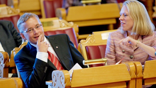 Justisminister Knut Storberget og barne- og likestillingsminister Anniken Huitfeldt (Foto: Solum, Stian Lysberg/SCANPIX) Justisminister Knut Storberget og barne- og likestillingsminister Anniken Huitfeldt (Foto: Solum, Stian Lysberg/SCANPIX)