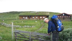 Ola Mathisen lukker grinda på Tuva er klar for turen mot Heinseter