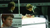 - Det er ikke jeg som er favoritten - Magnus Carlsen måtte vinne mot Levon Aronian for å være sikret en førsteplass i Stavanger, lørdag. Det endte med remis og Carlsen var ikke fornøyd.