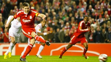 Gerrard scorer (Foto: Tim Hales/Scanpix/AP) Gerrard scorer (Foto: Tim Hales/Scanpix/AP)