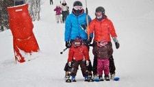 Familie i skitrekk (Foto: Jørn H. Moen)
