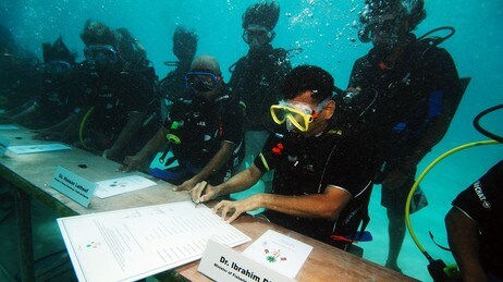 Maldivene regjerings møte (Foto: mohamed-seeneen/Scanpix) Maldivene regjerings møte (Foto: mohamed-seeneen/Scanpix)