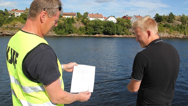 Helge Andersen og Frode Stokkedalens fiskekort (Foto: Øivind Eskedal/NRK)