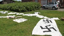 Nazisymboler  (Foto: Su Thet Mon/NRK )