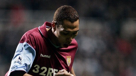 John Carew i aksjon mot Newcastle.