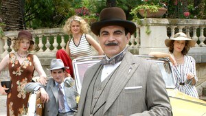 Poirot: Kortene på bordet