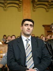 Ramil Safarov under rettsmøtet i Budapest. (Foto: ATTILA KISBENEDEK/Afp) Ramil Safarov under rettsmøtet i Budapest. (Foto: ATTILA KISBENEDEK/Afp)