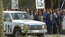 FNs våpeninspektører i Irak (Foto: (AP Photo/Ali Haider)) FNs våpeninspektører i Irak (Foto: (AP Photo/Ali Haider))