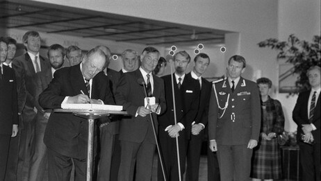 Kong Olav åpner Det norskte teatret i 1985 (Foto: Løchen, Per/NTB scanpix) Kong Olav åpner Det norskte teatret i 1985 (Foto: Løchen, Per/NTB scanpix)