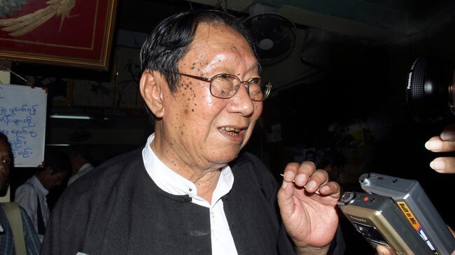 Nyan Win, advokaten til demokratiforkjemperen Kyaw Zaw Lwin (Foto: Khin Maung Win/Scanpix/AP) Nyan Win, advokaten til demokratiforkjemperen Kyaw Zaw Lwin (Foto: Khin Maung Win/Scanpix/AP)
