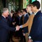 Prins Charles hilser på Kristoffer Nyborg (t.h.) som overlevde Utøya 22.07.12 på Nobels fredssenter i Oslo tirsdag.