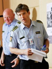 Pål Fredrik Hjort Kraby, politiadvokat / Johan Fredriksen (i bakgrunnen) (Scanpix) Pål Fredrik Hjort Kraby, politiadvokat / Johan Fredriksen (i bakgrunnen) (Scanpix)