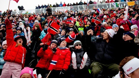 Folkeliv i Holmenkollen (Foto: Lien, Kyrre/SCANPIX) Folkeliv i Holmenkollen (Foto: Lien, Kyrre/SCANPIX)