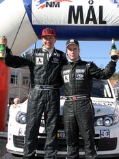 Mads Østberg (t.h) og kartleser Jonas Andersson (Foto: www.bilsport.no) Mads Østberg (t.h) og kartleser Jonas Andersson (Foto: www.bilsport.no)