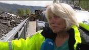 Her ser Judith at huset ødelegges av flommen - Judith Næprud er en av mange som har fått hjemmet sitt totalskadd i flommen ved Kvam.
