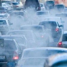 Trafikk (Foto: ALEXANDER ZEMLIANICHENKO/AP)