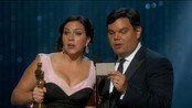 Oscar 2014: "Frost" får pris for beste sang - Animasjonsfilmen "Frost" fikk pris for beste originalsang for låta "Let It Go". Komponistene, ekteparet Lopez, framførte mesteparten av takketalen på rim – og avsluttet med å takke barna sine.