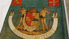 Fanen til selve det norske hovedkvarteret ble erobret av svenskene i 1814. (Foto: Øyvind Arntsen/NRK)