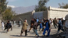 Protestar mot koranbrenninga i Jalalabad (Foto: PARWIZ/Reuters)