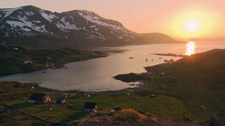 Solnedgang over Stjernøya (Foto: Dag Ivar Indrebø/NRK) Solnedgang over Stjernøya (Foto: Dag Ivar Indrebø/NRK)