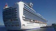 Cruiseskipet Crown Princess på Trondheim Havn. (Foto: Anders Ulvolden/NRK) Cruiseskipet Crown Princess på Trondheim Havn. (Foto: Anders Ulvolden/NRK)