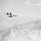 Sleder antakelig på vei gjennom det som ble kalt «Djevelbreen» på ferden til Sørpolen. Antarktis, 29. november 1911.