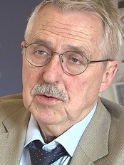 Petter Schou (Foto: NRK) Petter Schou (Foto: NRK)