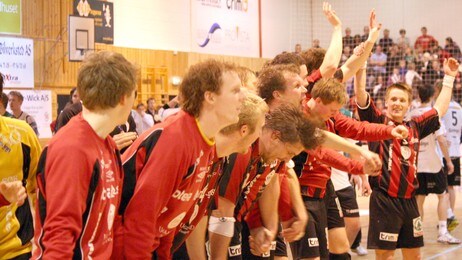 ØIF Arendal-jubel (Foto: Sander Heggheim/NRK) ØIF Arendal-jubel (Foto: Sander Heggheim/NRK)