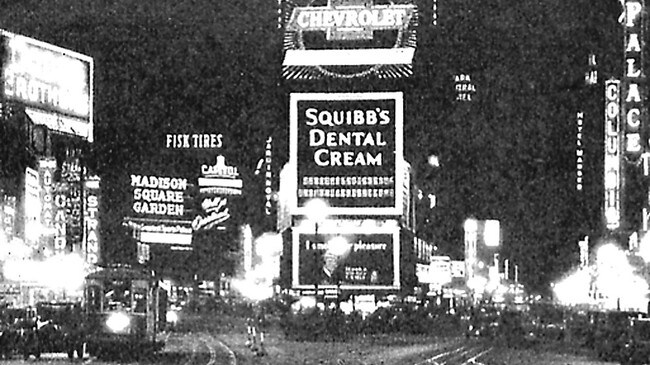 42. Street bei Nacht, Foto Norddeutscher Lloyd, Bremen 1935 (Foto: Norddeutscher Lloyd, Bremen 1935) 42. Street bei Nacht, Foto Norddeutscher Lloyd, Bremen 1935 (Foto: Norddeutscher Lloyd, Bremen 1935)